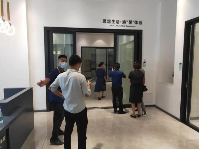 星佰汇门窗丨广州建博会期间，新老客户踊跃来厂考察且携手签约