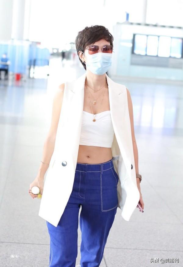 卢靖姗越来越庚化！剪小男孩头穿露脐装，隔着