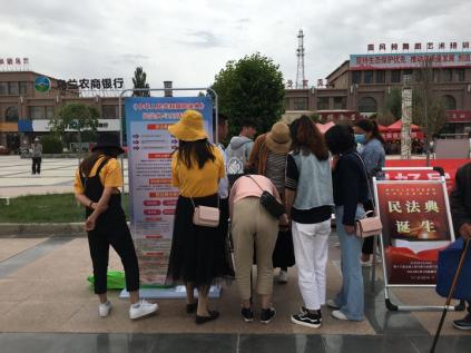 【学法用“典”】乌兰县司法局：“大篷车”宣讲基层行《民法典》要义入人心