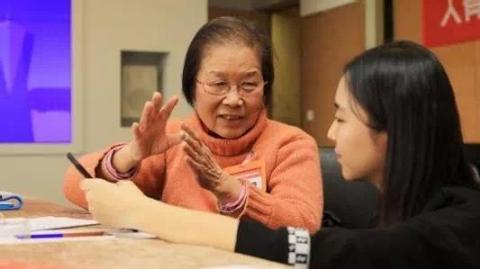 8旬奶奶被阿里40万年薪争抢：年纪轻轻，你为什么总怕来不及？