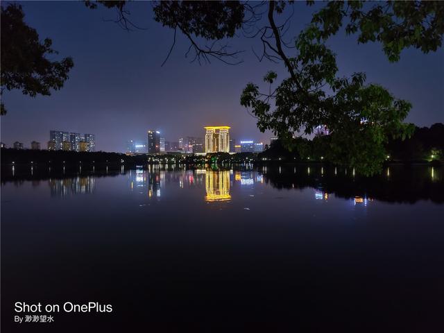 OnePlus 8 Pro深度体验！高素质屏幕下的真安卓旗舰