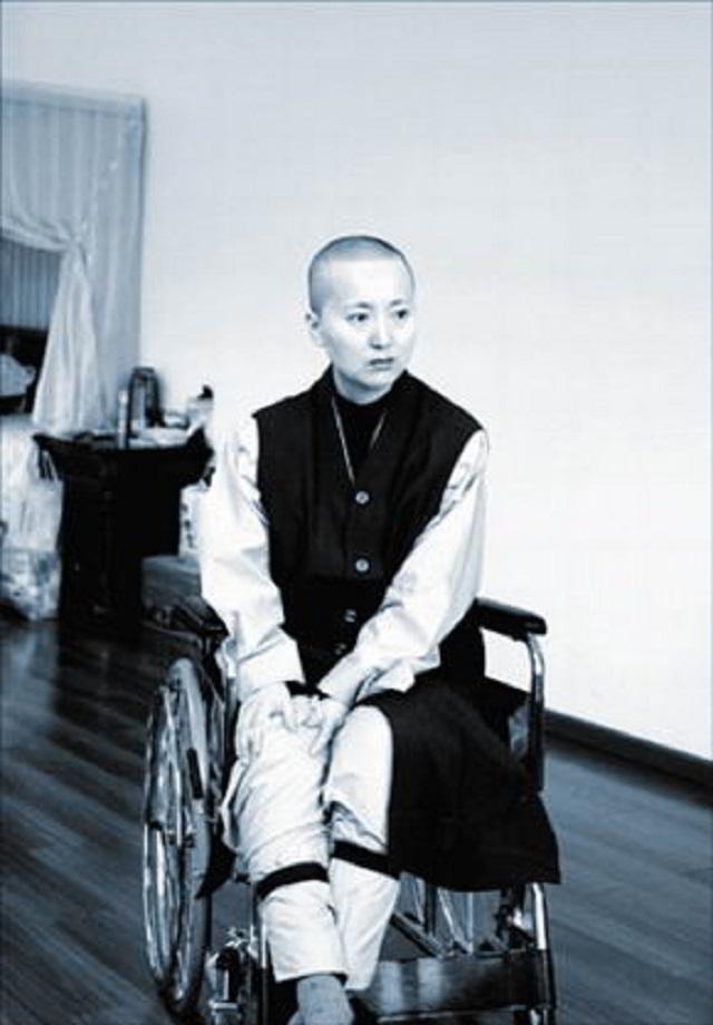 陈晓旭离世13年，当年陪她一同出家的痴情丈夫，如今还俗再娶了吗