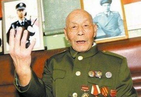 他15歲偷偷參軍抗日，71年后，86歲見到106歲母親，母親當(dāng)晚去世