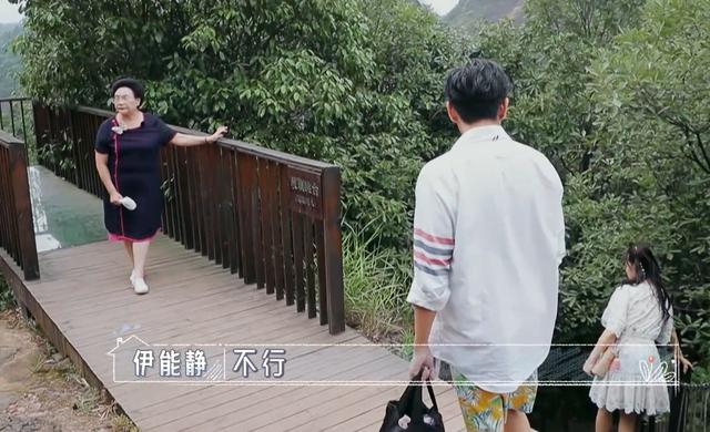 母爱超伟大！秦昊妈妈为“走”进儿子婚礼，做手术“废”了一条腿