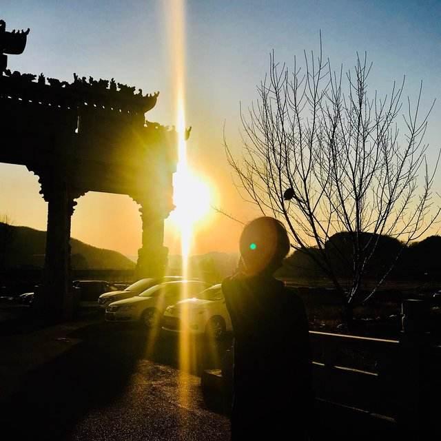 熬出来的是日子，逼出来的是人生。