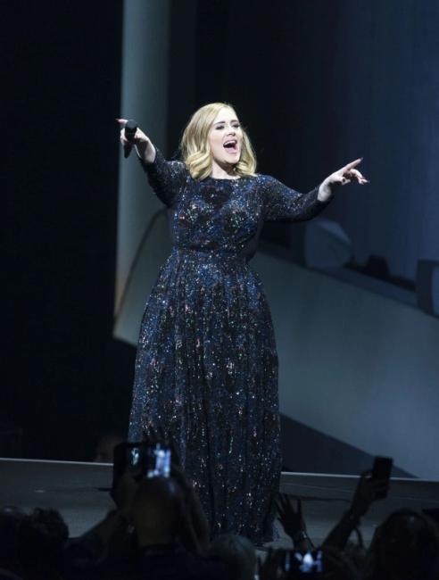 阿黛尔瘦身成功后，其模仿者贷款10万切胃“追随”：想瘦150斤