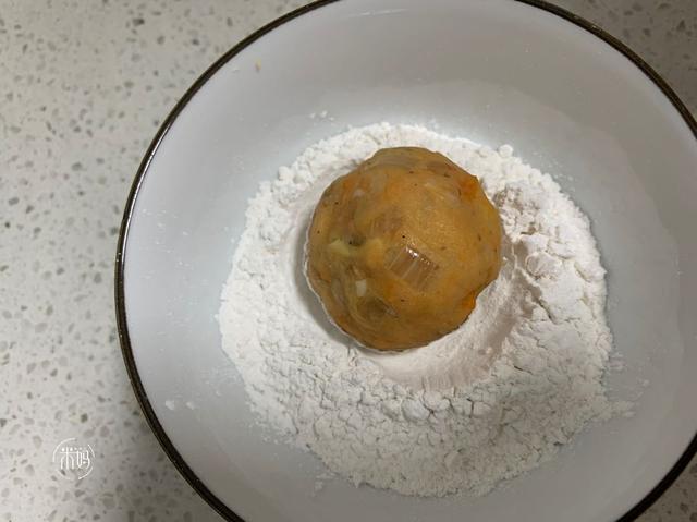 土豆别炒着吃，换种新花样，外酥里嫩咬一口满嘴酥，比吃炸鸡过瘾