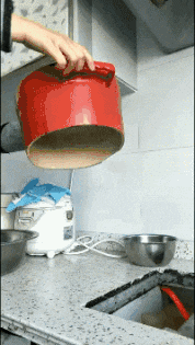 搞笑GIF：你不好好学习打扰人家干嘛啊