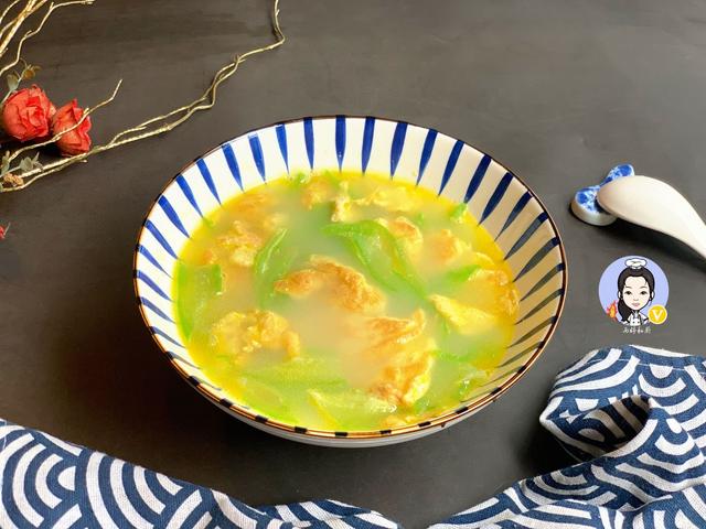 天热，这汤我家三天两头准煮一锅，鲜味十足又营养，10分钟就上桌