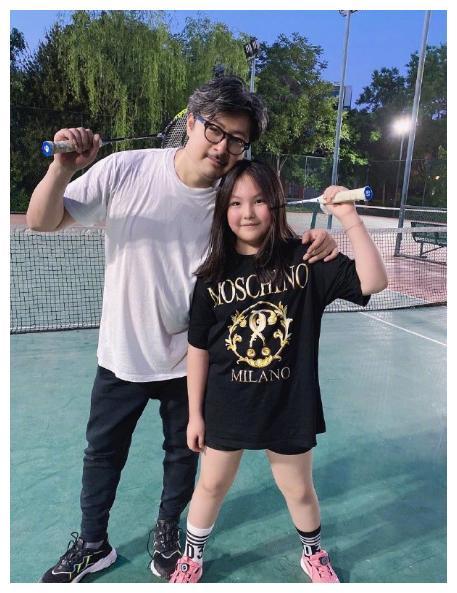 李湘老公女儿尬舞被曝，王诗龄腰比爸爸还粗，