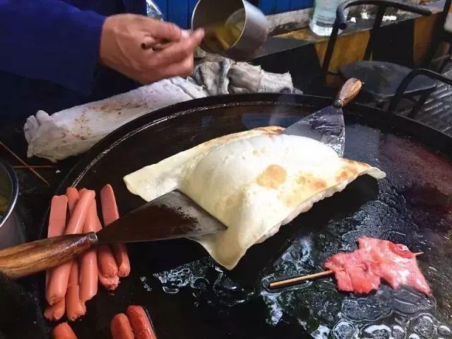 让武汉人念念不忘的小推车美食，有着武汉最有烟火气的味道