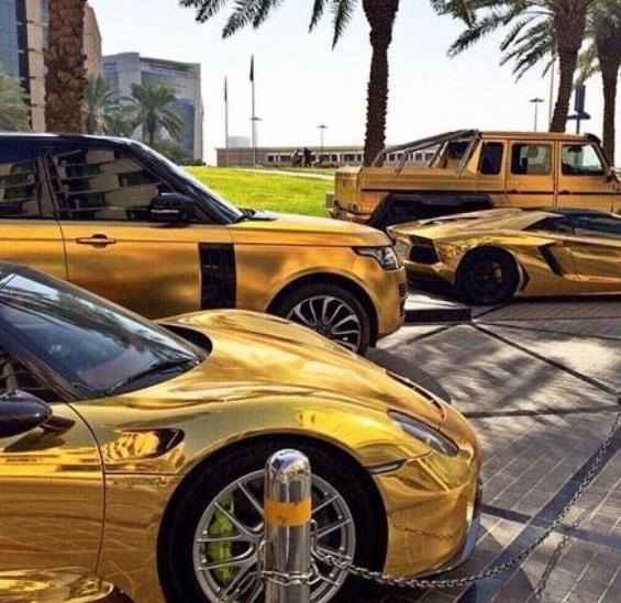 迪拜王子和沙特王子的车库，谁更豪横？看到他们的车，网友心塞了