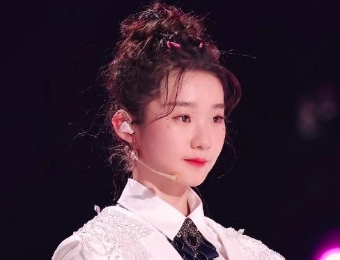 虞书欣为张艺凡打call，反遭粉丝回怼：认真的吗？对你好失望