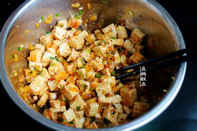 三伏天，学做香辣豆腐包子，简单易上手，又省时又好吃