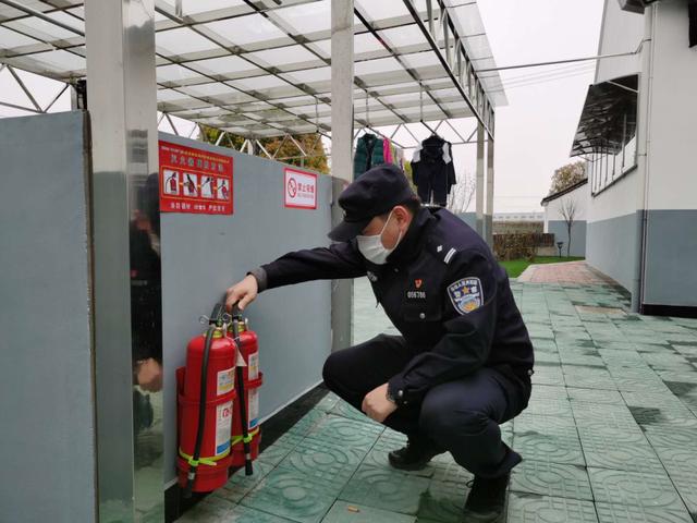 【公共安全专项整治】警民联手打造群租房“样板间”