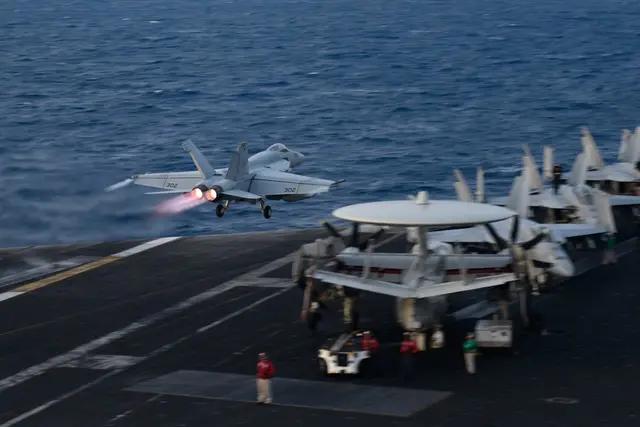 辽宁舰为何只搭载36架舰载机，滑跃起飞速度低？