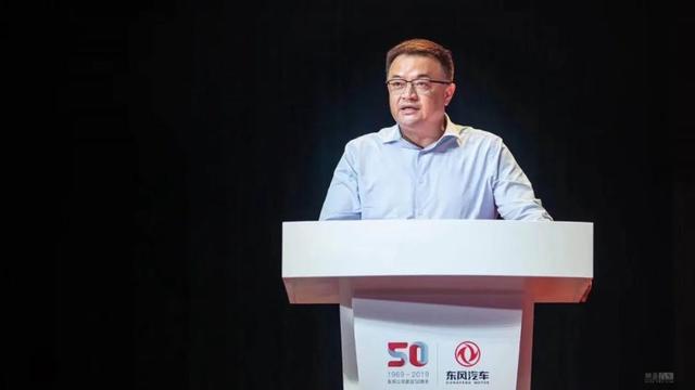 岚图“赶鸭子上架”：一汽红旗复兴提速，东风“坐不住”了
