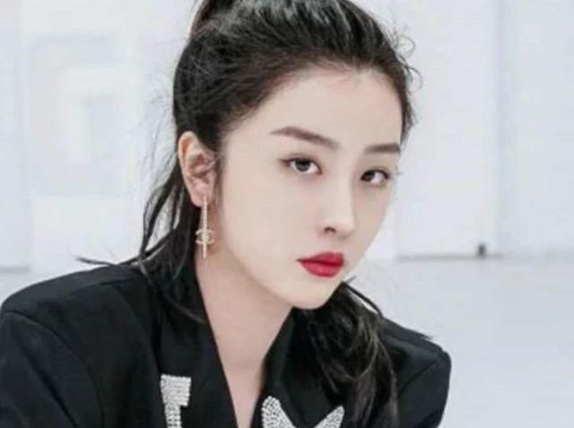 赵小棠贬低国产牙膏，品牌方回应令人拍手叫好，情商差距一目了然