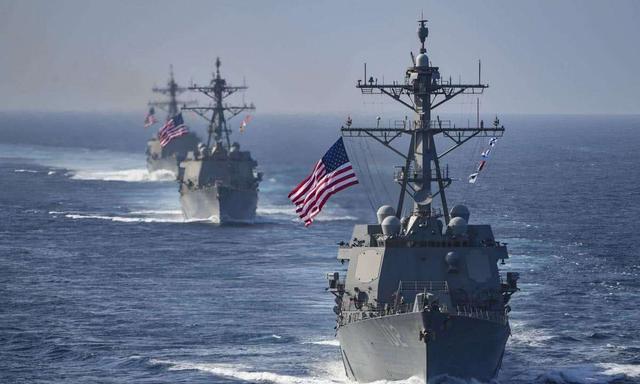 美军一艘巡洋舰漏油，15000升柴油污染河水，清理队紧急处置