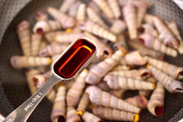 “寄生虫”最多的这道菜，很多人傻傻当成美食