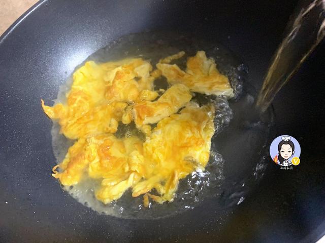 天热，这汤我家三天两头准煮一锅，鲜味十足又营养，10分钟就上桌