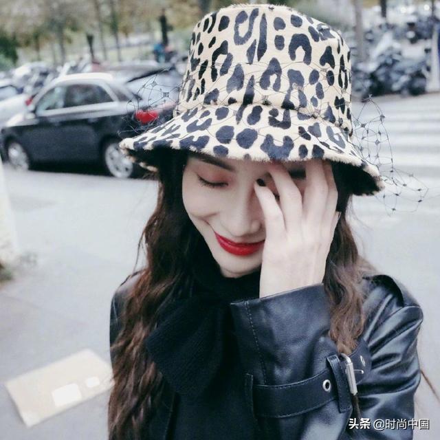 学拍毕业照｜跟李沁、张雨绮、赵露思摆“pose”，用新姿势解锁青春纪念册