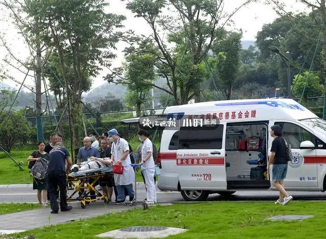 高考前@抱拳了！学霸高考前做手术无法行走 被民警用担架抬进考场