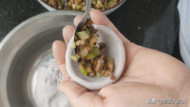 广东茶楼12元3个的芋头包，教你在家做便宜好吃，连吃5个还想吃