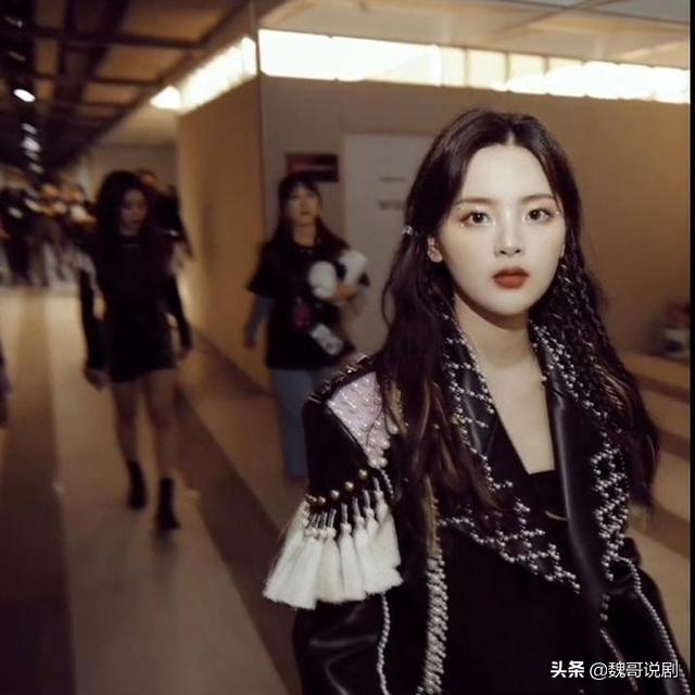 杨超越回应崩溃式发言：我不能现场发挥，准备稿子形同虚设