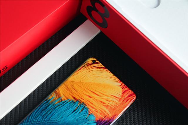 OnePlus 8 Pro深度体验！高素质屏幕下的真安卓旗舰