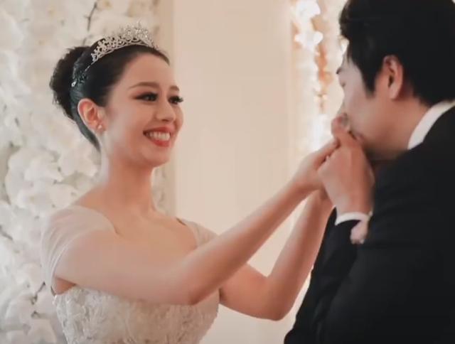 吉娜郎朗婚礼太甜蜜，镜头一扫而过，周杰伦昆凌同框我没眼花吧？