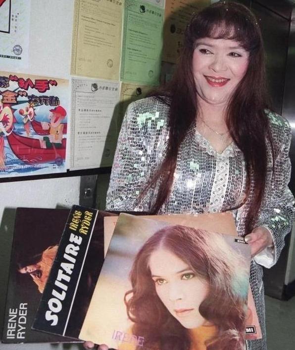 “火云邪神”梁小龙：单挑十几人，妻子却被泼