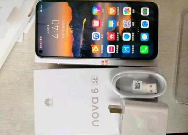 从2199跌至1638，8GB运存+40W快充，背面撞脸iPhone11