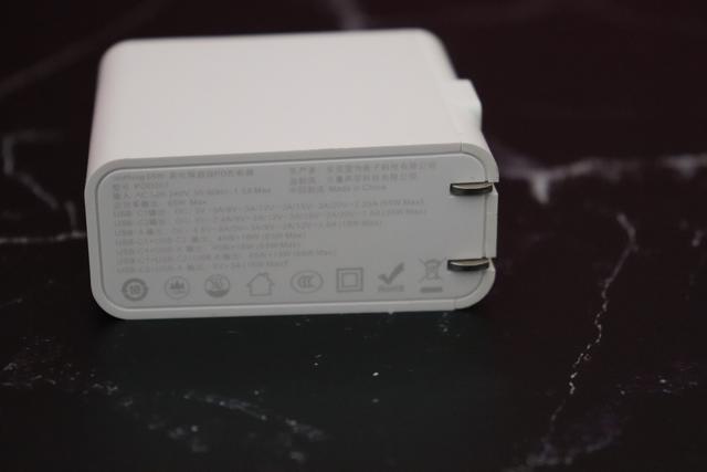 出差旅行中一个就够了-Omthing 65W氮化镓充电器