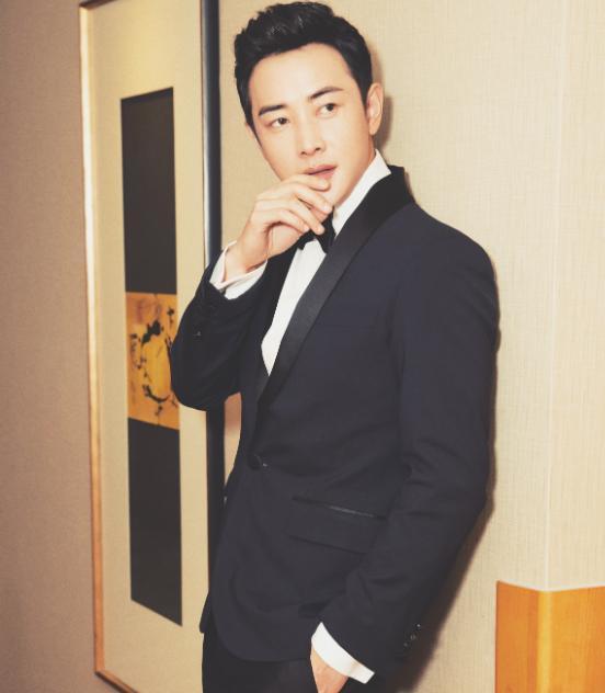 9年前，传被苗圃甩，迎娶唐嫣，揭罗晋黑白头像“藏”着的秘密