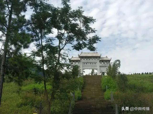 雨后登荣昌古佛山，家乡好风光使人陶醉