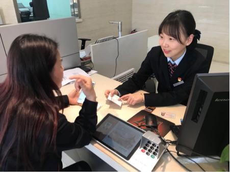 女子患皮肤癌，买了重疾险却因有胃炎史被拒赔