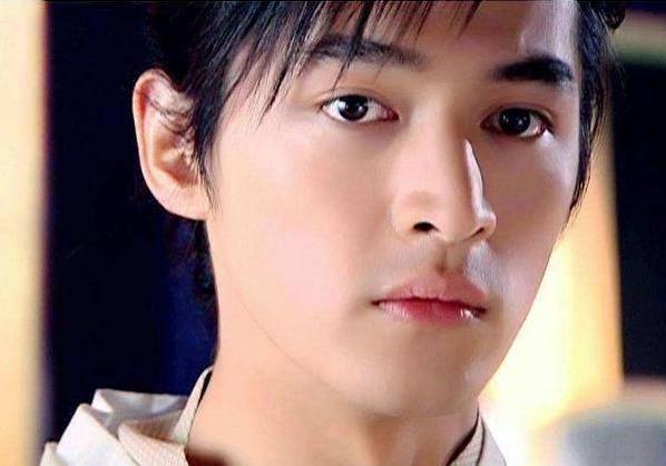 35岁后男星颜值大跌？陈冠希满脸黑斑，邓超像大爷，胡歌似流浪汉