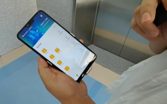 旺龙、华为联合推出的无接触智能乘梯于市三医院全面启用