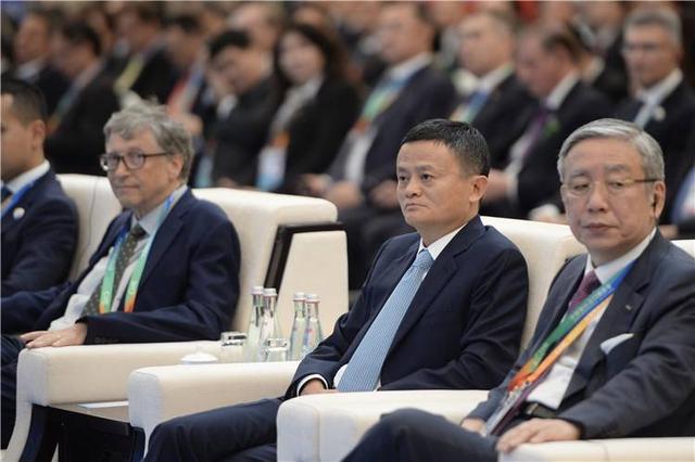 中国首富再度易主！日均赚走8个亿，他的赚钱速