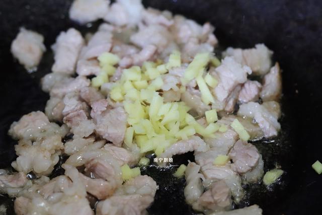 夏天这样做面条，做一锅不够吃，酱香浓郁，面条劲道，好吃到舔盘