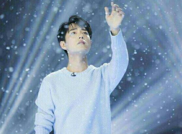 肖战采访直面尖锐问题，认为粉丝应由父母管教，网友评论亮了