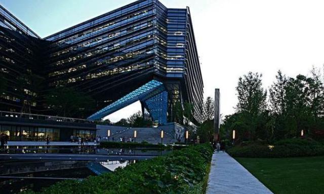 马云放弃北上广深，投资12亿选择二线城市建立支付宝，原因何在？