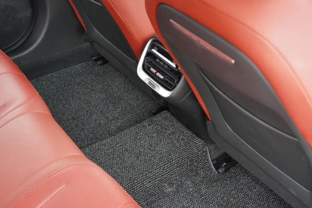 特斯拉慘遭小鵬P7降維打擊，22.99萬起要什么自行車