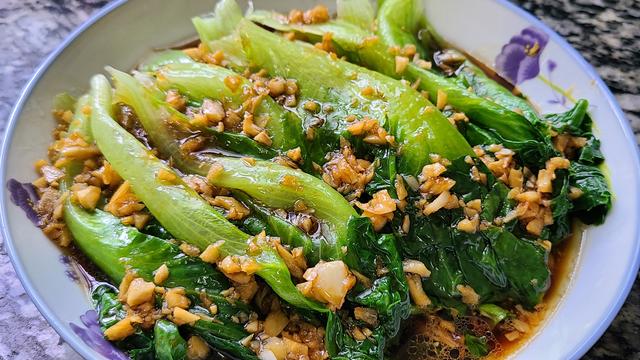 爱吃生菜试试这样做，做法简单味道浓，很好吃的一道家常菜