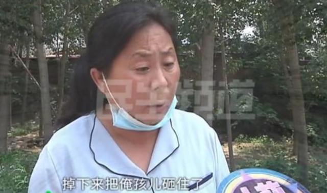 钢板掉落砸伤小伙，天价医药费却无人承担，负责人：我们不负责