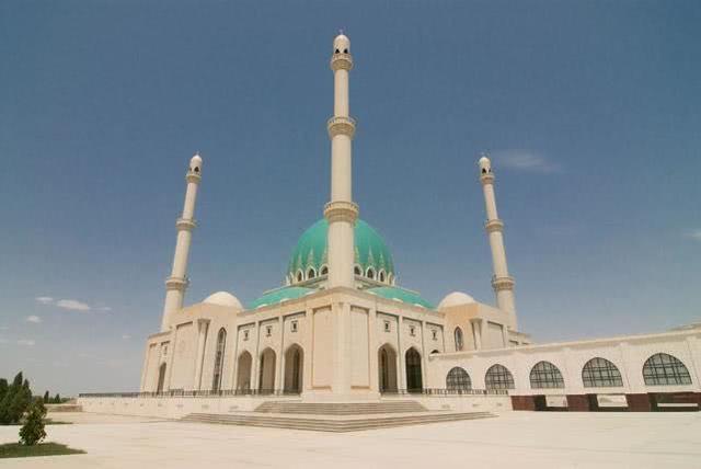 外交上的中立国，武器装备上充满中国元素，把天空交由我们保护