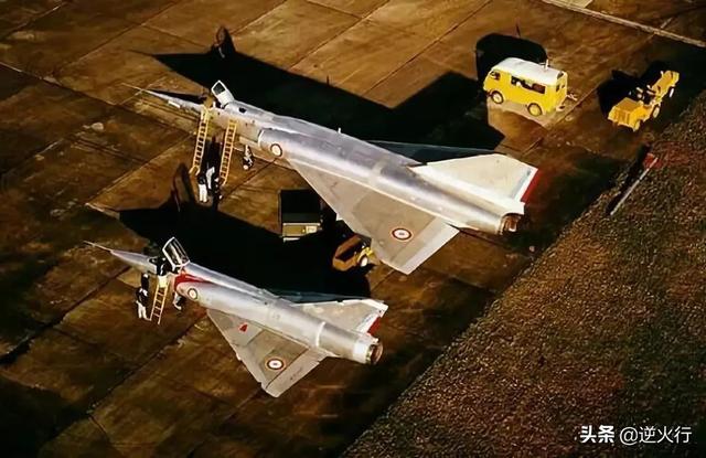 袖珍的法国超音速幻影Ⅳ轰炸机，战斗机改来的