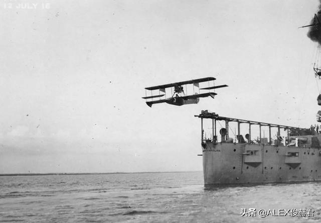 航母的弱鸡时代：两艘航空母舰单挑1艘巡洋舰，