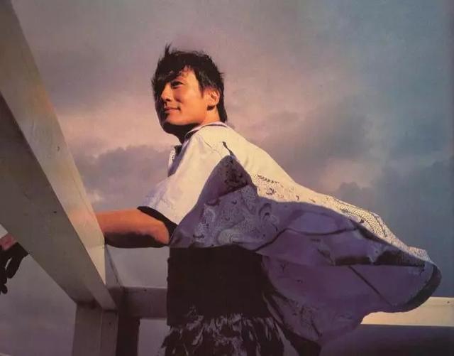 没想到6夺影帝的梁家辉还是个专栏作家！你究竟